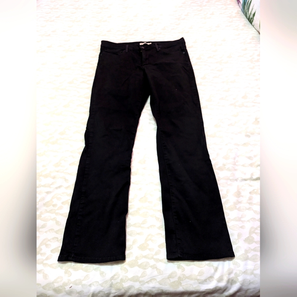 Woman's Levi's 314 shaping straight jeans